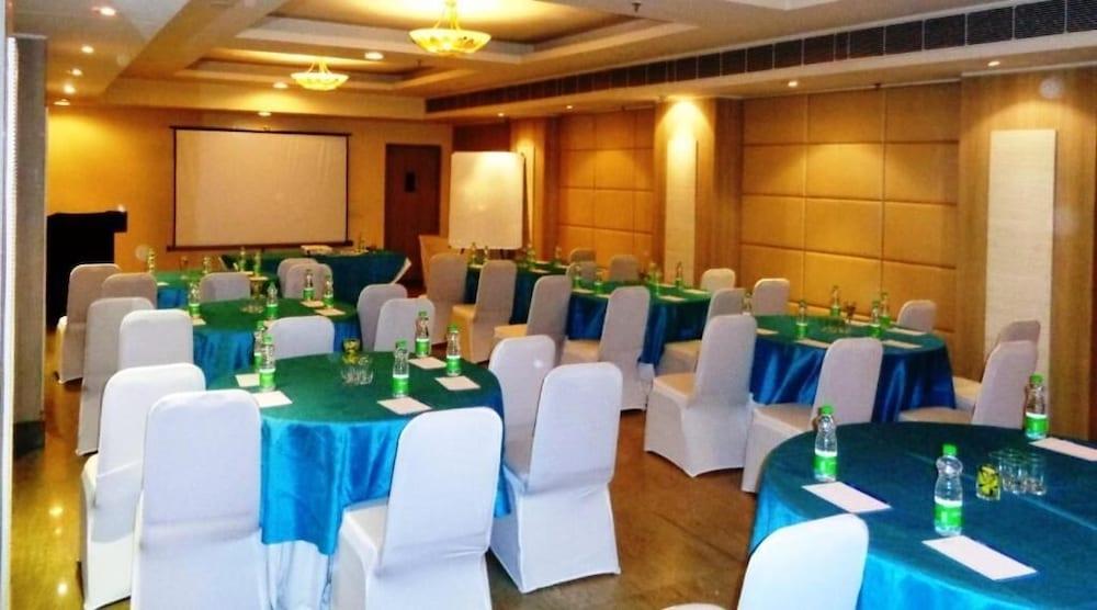 Sarovar Portico Naraina, Hotel New Delhi Eksteriør billede