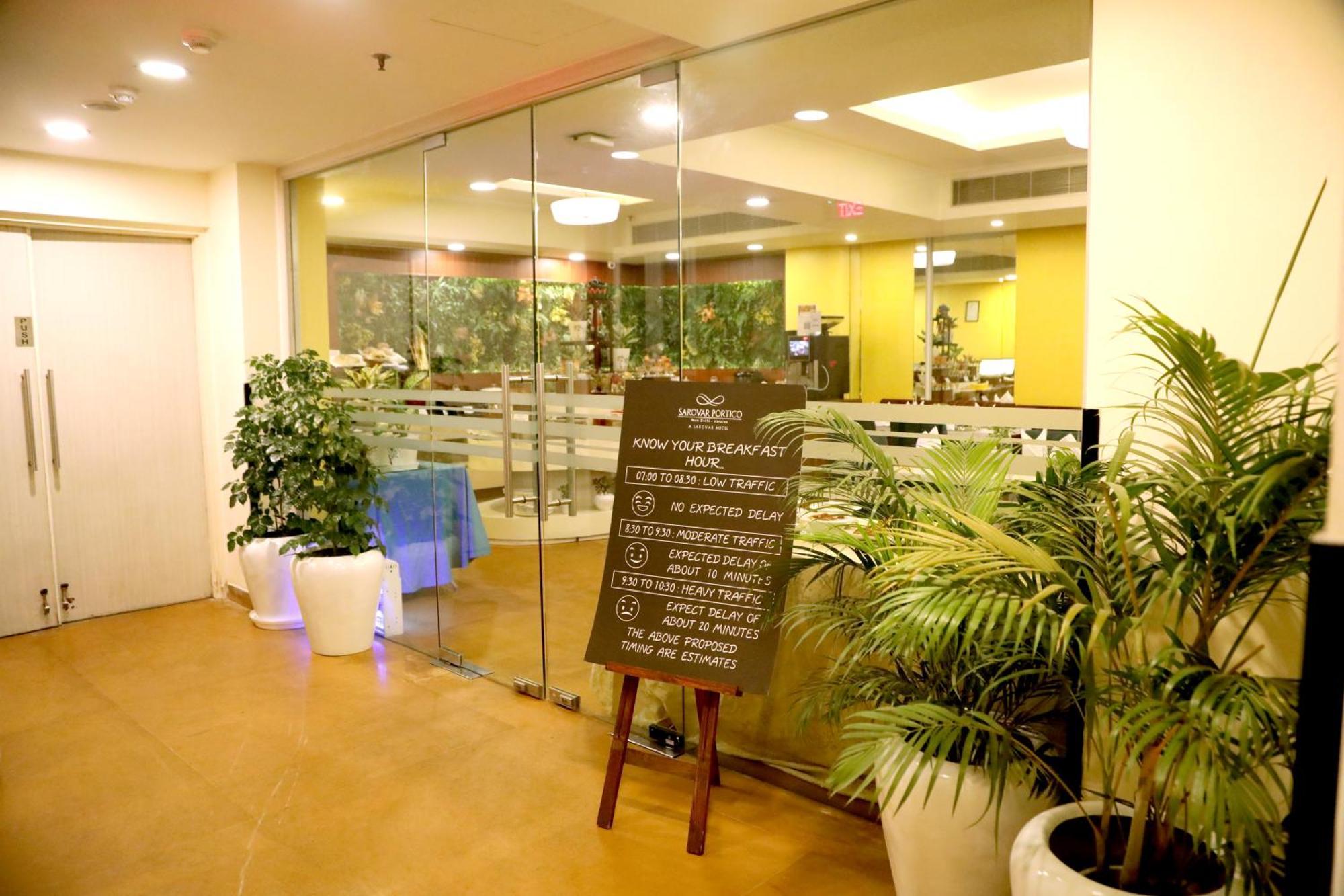 Sarovar Portico Naraina, Hotel New Delhi Eksteriør billede