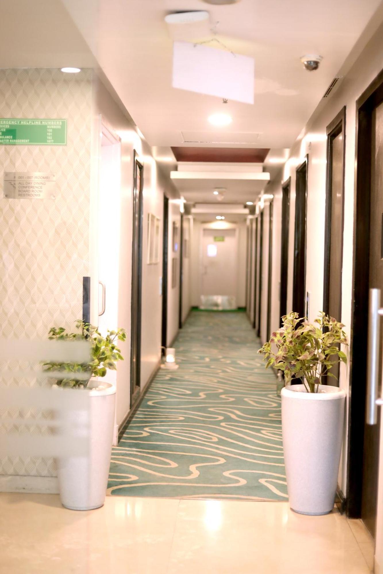 Sarovar Portico Naraina, Hotel New Delhi Eksteriør billede