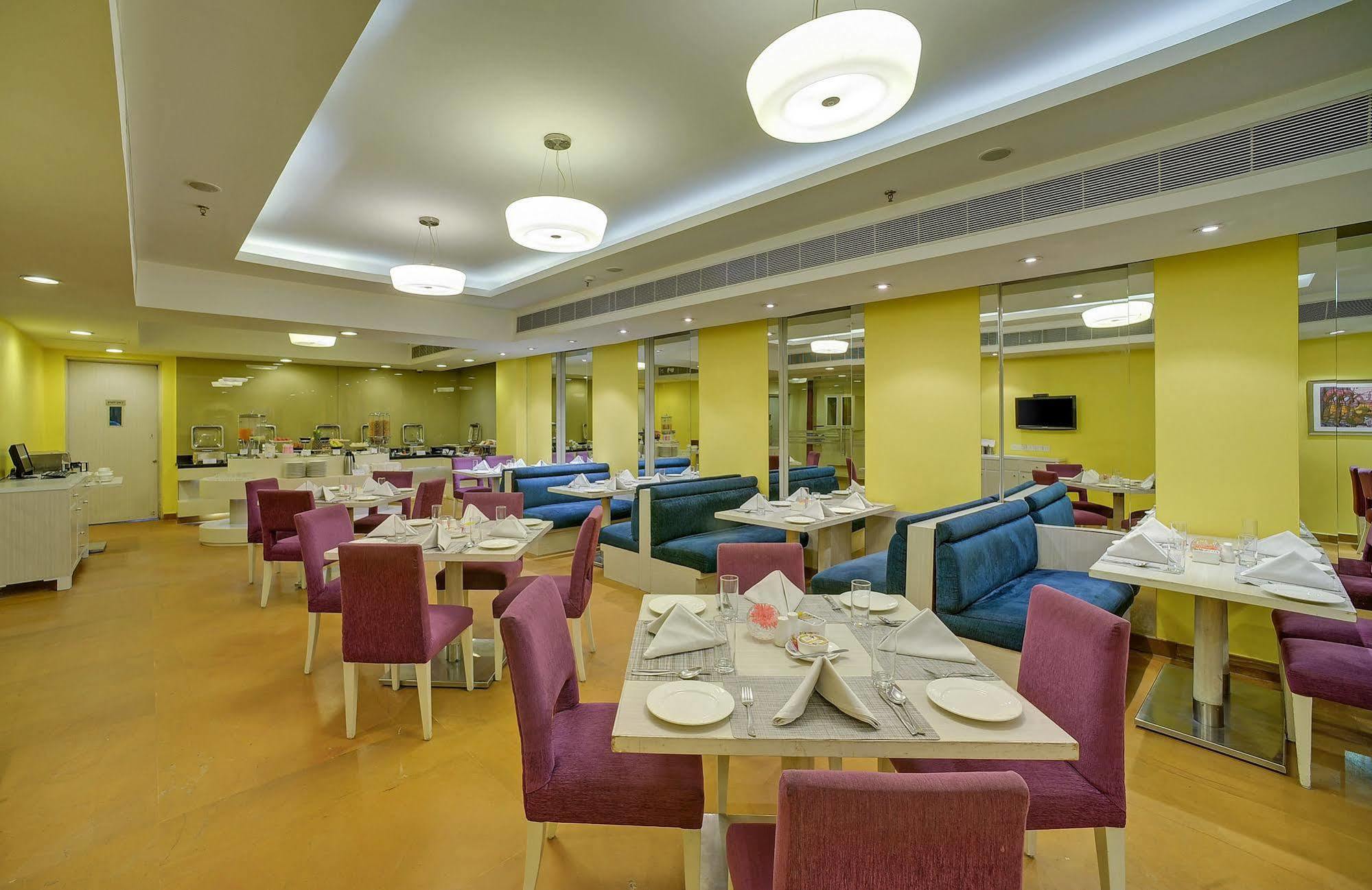 Sarovar Portico Naraina, Hotel New Delhi Eksteriør billede