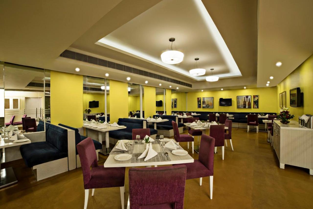 Sarovar Portico Naraina, Hotel New Delhi Eksteriør billede